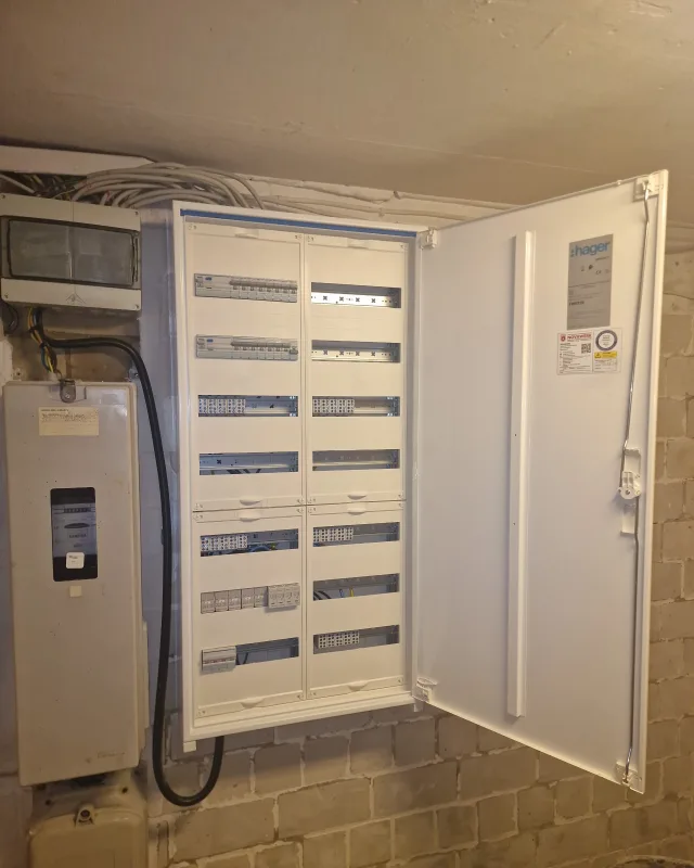 Zählerschrank im Altbaukeller
